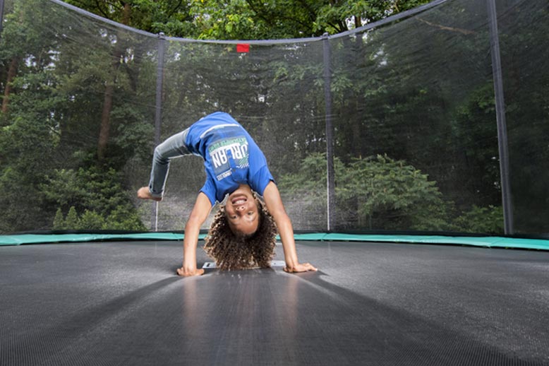 Trampolin mit Sicherheitsnetz